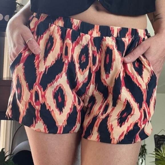 AMOUR VERT 100% Silk Pull On Shorts In Boho Paisley Print Navy/white. Size S - Picture 2 of 11